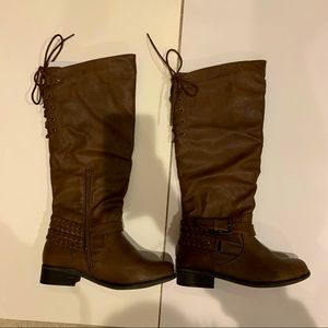 Women’s brown boots